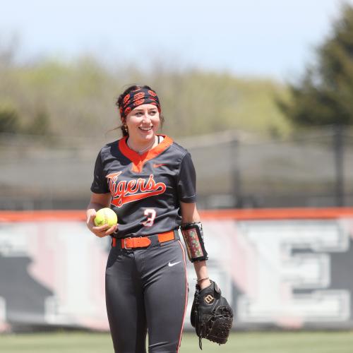 Softball vs. SWOSU