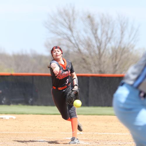 Softball vs. SWOSU